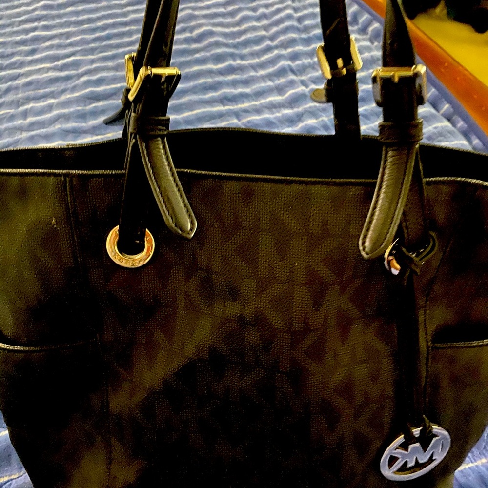 MIcheal Kors black purse